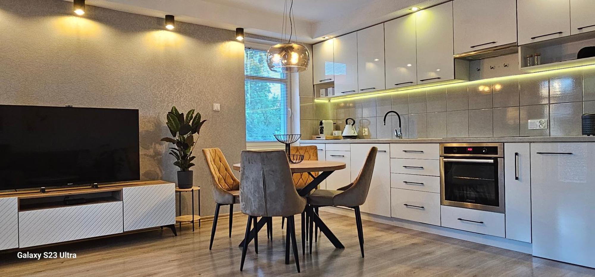 Apartament W Centrum Z Widokiem Na Jeziorko ケントシン エクステリア 写真