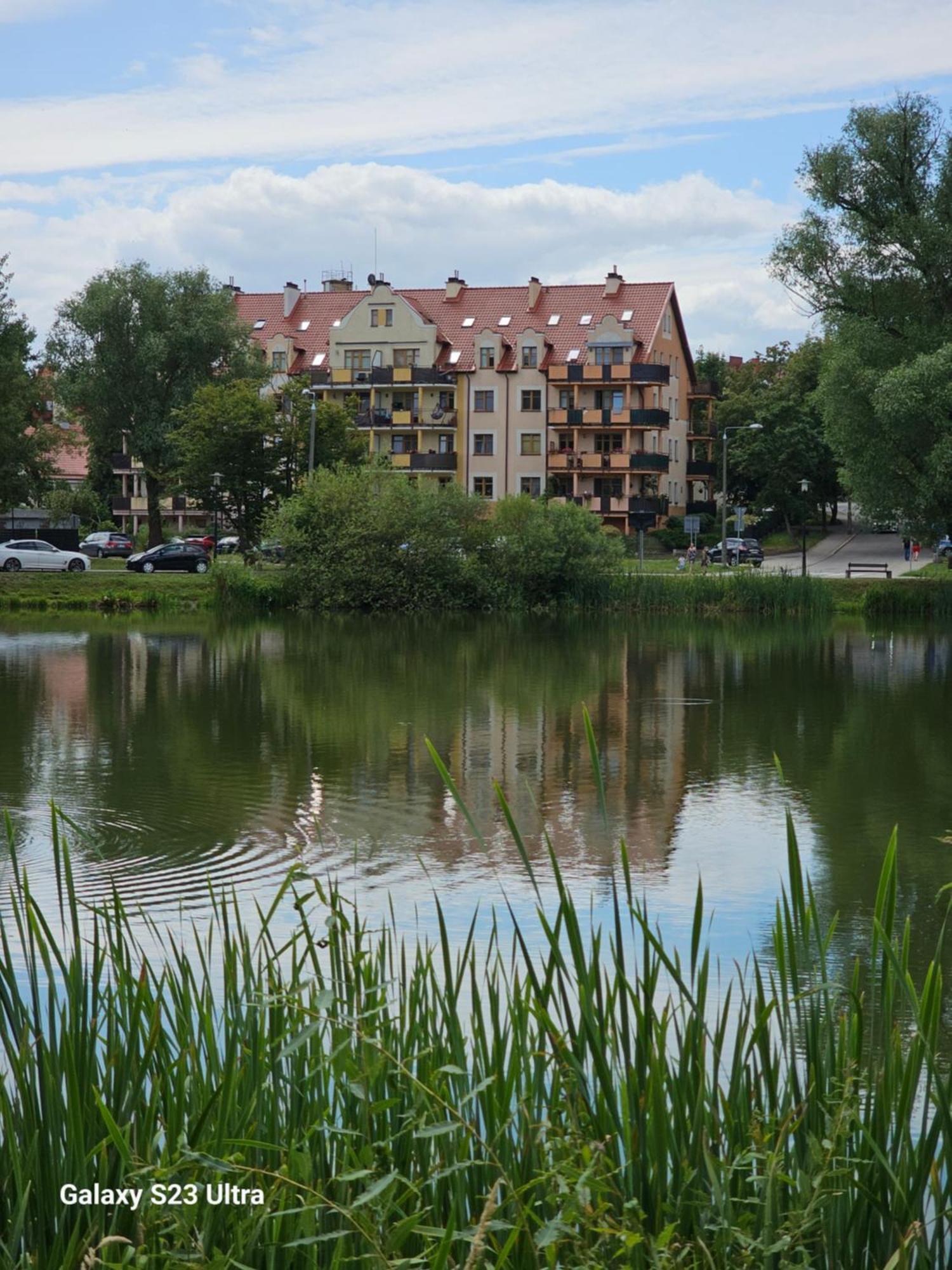 Apartament W Centrum Z Widokiem Na Jeziorko ケントシン エクステリア 写真