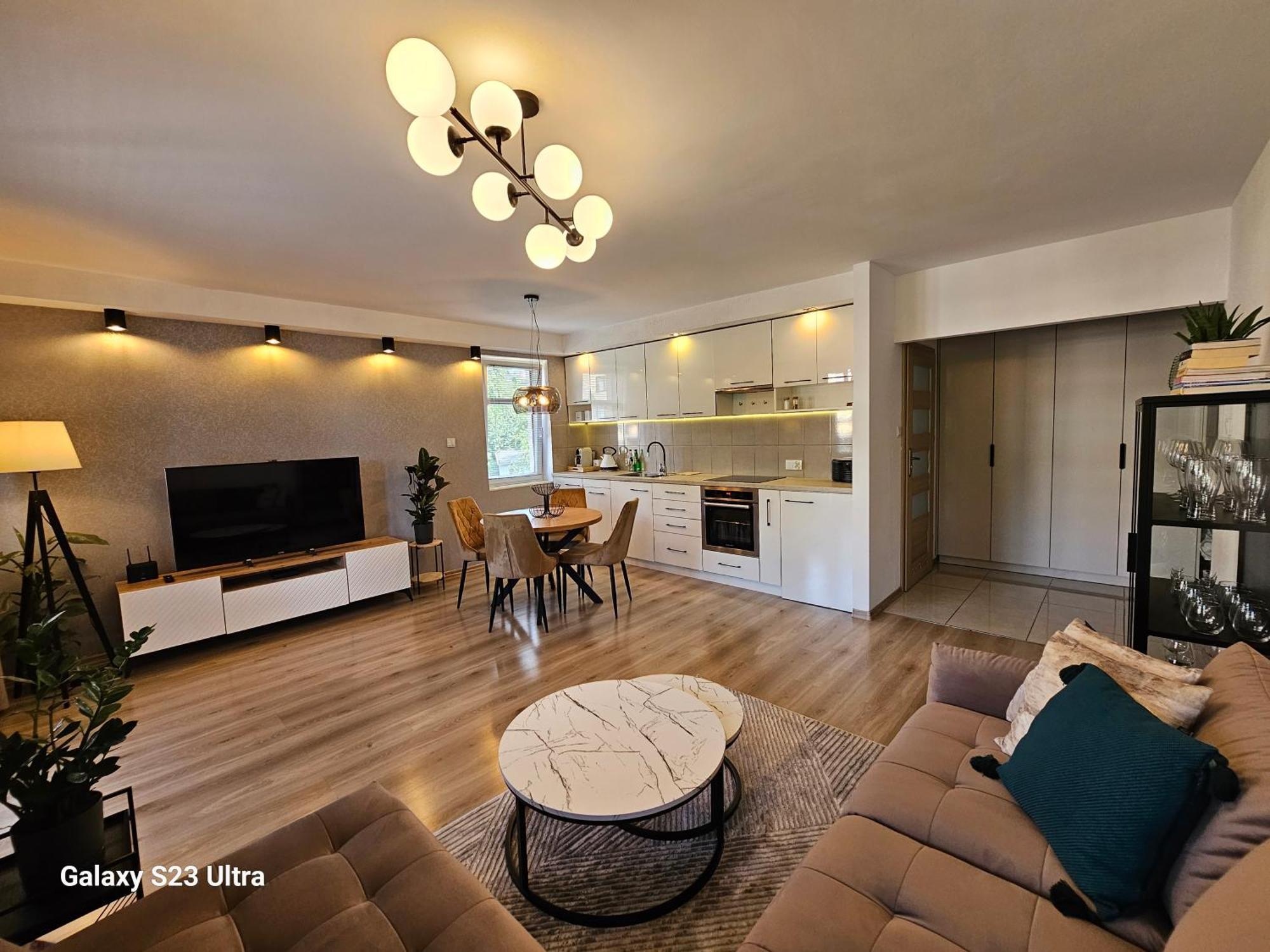 Apartament W Centrum Z Widokiem Na Jeziorko ケントシン エクステリア 写真