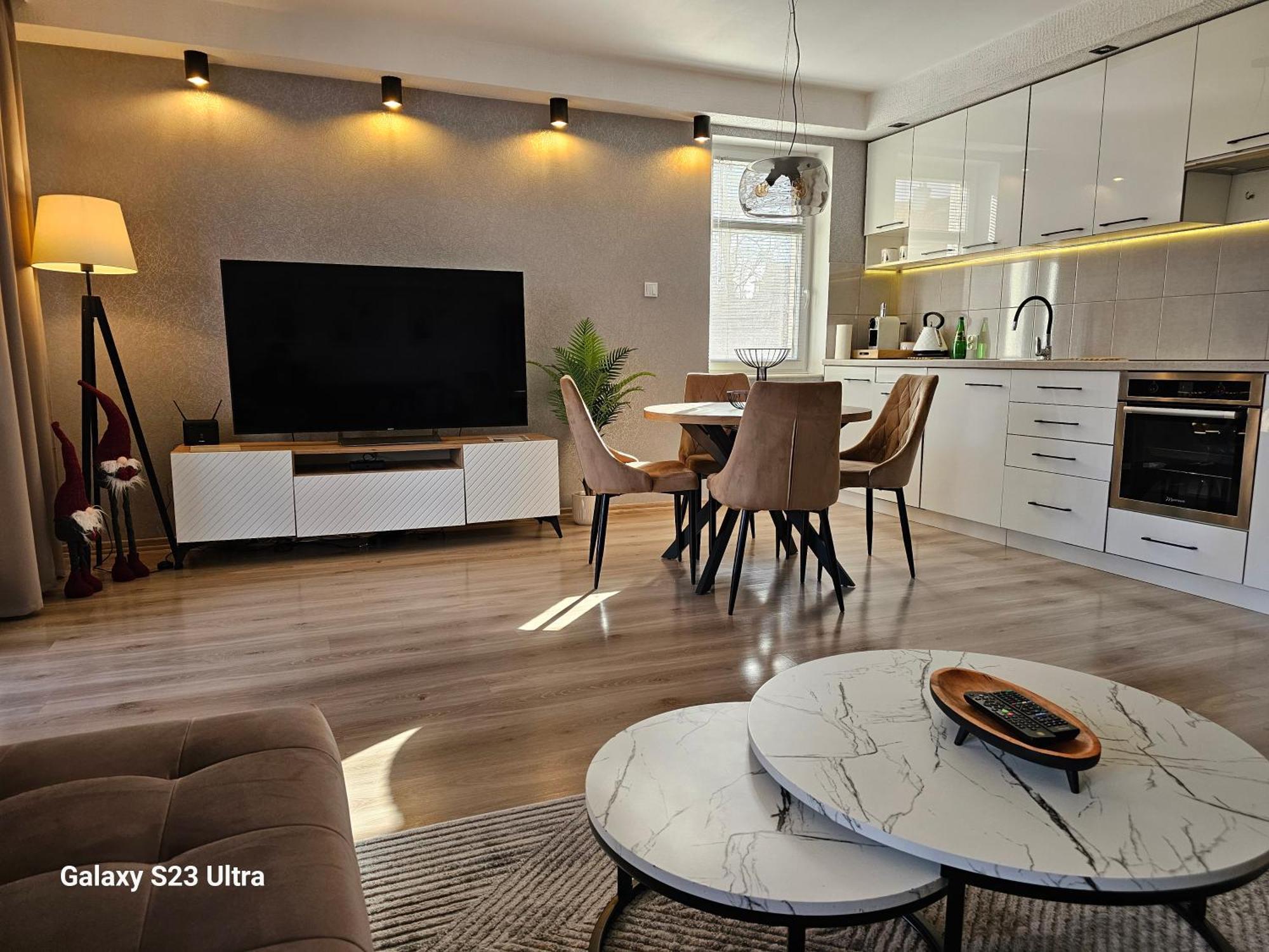 Apartament W Centrum Z Widokiem Na Jeziorko ケントシン エクステリア 写真